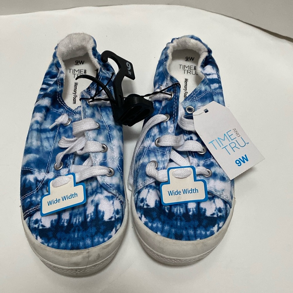 Time and Tru shoes 9 Wide
